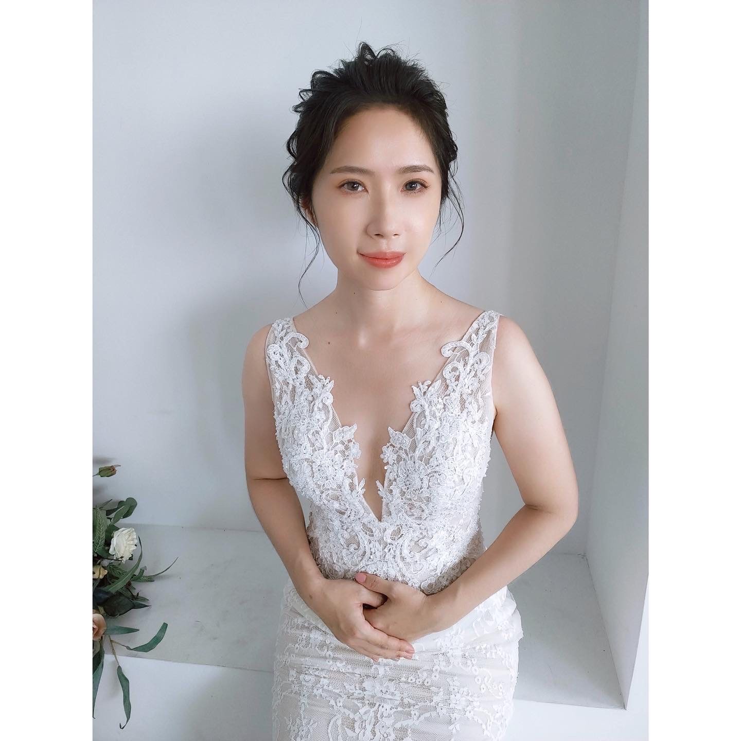 台南婚紗造型|溫柔系眼妝|森系盤髮|愛情街角造型師LULU - 第2張圖 台南婚紗造型|溫柔系眼妝|森系盤髮|愛情街角造型師LULU
